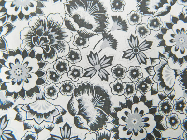 Country Patchwork Quilting Sewing Fabric WHITE WITH BLACK FLOWERS FQ 50x55cm NEW