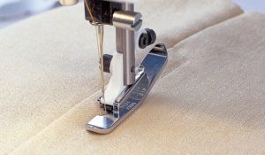 Husqvarna Viking Metal NARROW Zipper Foot, suits most Sewing machines NEW