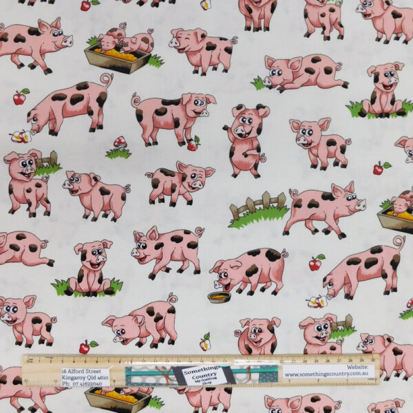 Patchwork Quilting Sewing Fabric Farm Fun Pigs 50x55cm FQ Material