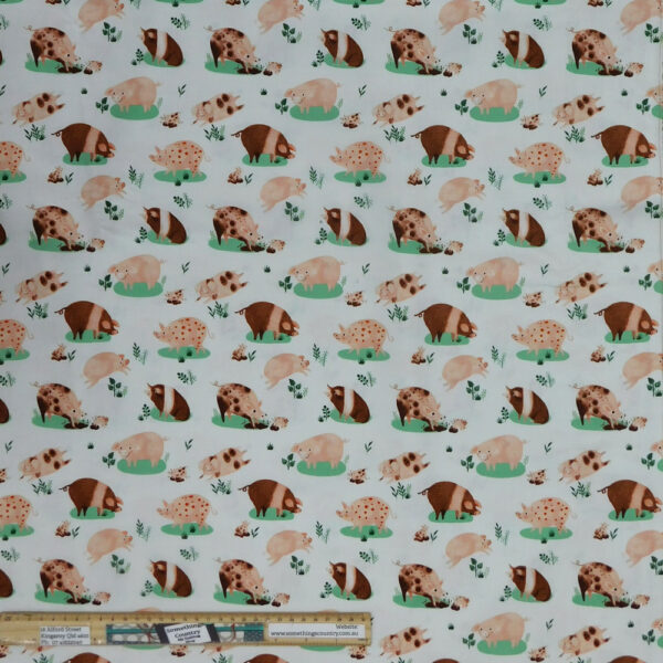 Quilting Patchwork Sewing Fabric Dale Farm Pigs 50x55cm FQ