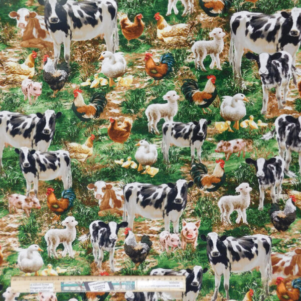 Patchwork Quilting Sewing Fabric Farm Life Cows Pigs 50x55cm FQ