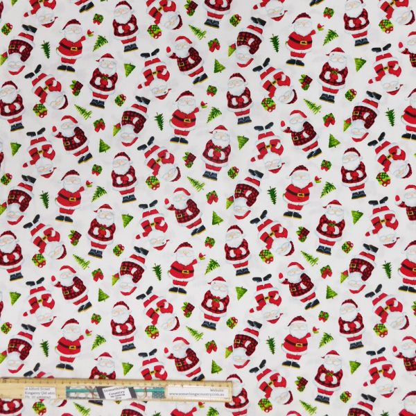 Patchwork Quilting Sewing Fabric Christmas Santas Tree 50x55cm FQ
