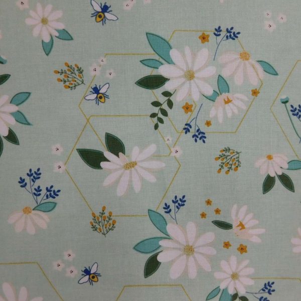 Quilting Patchwork Sewing Fabric Daisy Fields Bees Allover 50x55cm FQ