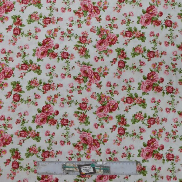 Quilting Patchwork Fabric Bouquet of Roses Cream Allover 50x55cm FQ