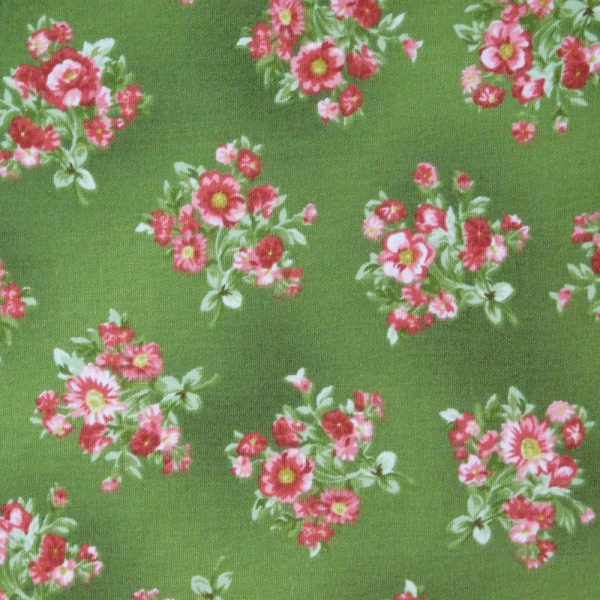 Quilting Patchwork Fabric Bouquet of Roses Posy Green 50x55cm FQ