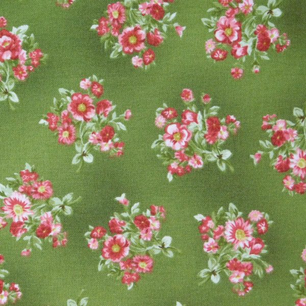 Quilting Patchwork Fabric Bouquet of Roses Posy Green 50x55cm FQ