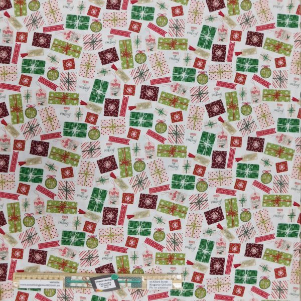 Patchwork Quilting Sewing Fabric Christmas Presents Allover 50x55cm FQ